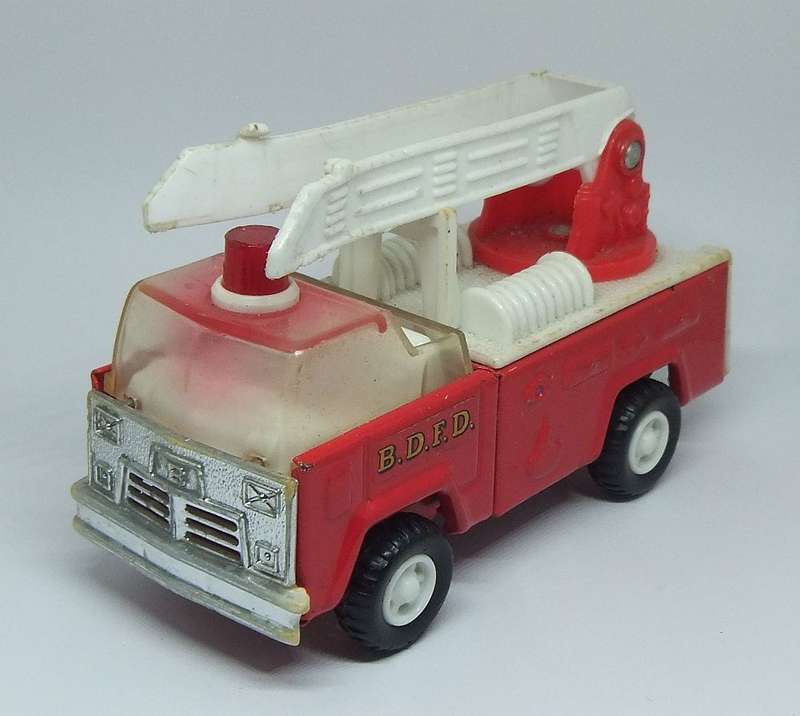 A VINTAGE MOSTLY METAL TOY FIRE TRUCK