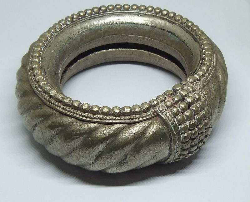 A RARE ANTIQUE 1800`S NORTH AFRICAN SLAVE BANGLE / ANKLET - AKA TRIBAL CURRENCY