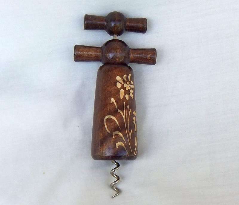 AN AWESOME VINTAGE TURNED WOOD CORKSCREW WITH HAND ENGRAVED FLORAL DETAIL IN GREAT CONDITION !!