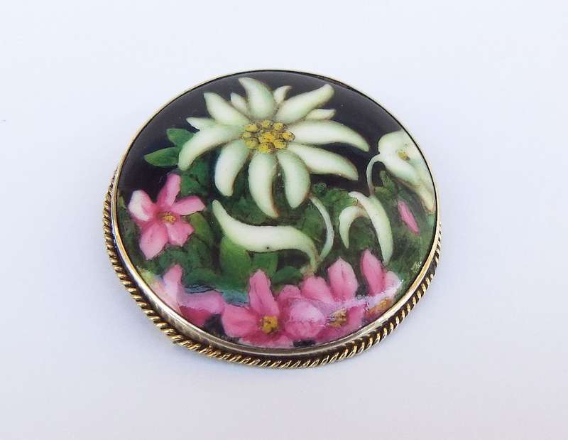 WHAT A FIND !! A LARGE AND ATTRACTIVE VICTORIAN ERA HAND PAINTED TILE BROOCH SET IN SOLID SILVER !!