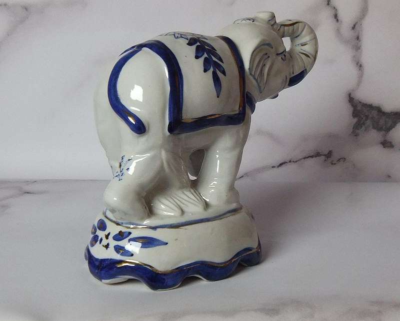 AN EYE CATCHING VINTAGE HANDPAINTED AND GLAZED CLAY ELEPHANT ON PLINTH IN EXCELLENT CONDITION