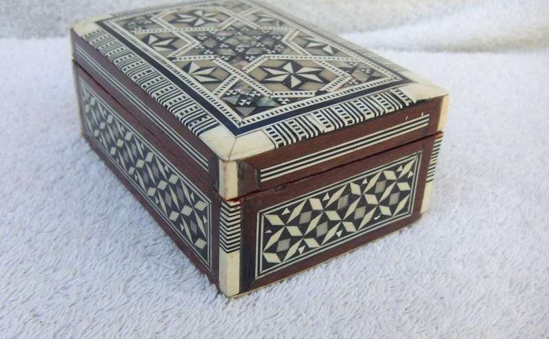 AN OLD MOTHER OF PEARL AND BONE INLAID WOODEN TRINKET BOX
