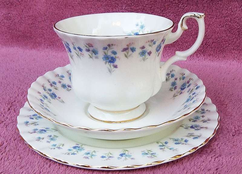 A VINTAGE ROYAL ALBERT TRIO IN THE MEMORY LANE PATTERN