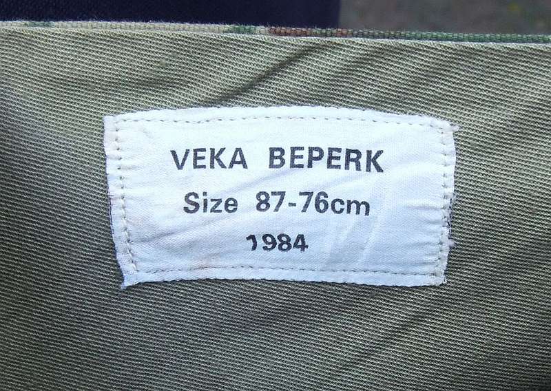 A VINTAGE 1984 SOUTH AFRICAN POLICE COMBAT TROUSERS IN EXCELLENT CONDITION - NO SIGNS OF USE