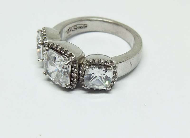 A GORGEOUS SOLID STERLING SILVER DESIGNER RING WITH FACETED INSETS BY TI SENTO- VALUE OVER 120 EURO