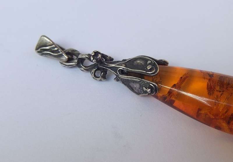 WOW !! A BEAUTIFUL VINTAGE GENUINE STERLING SILVER AND BALTIC AMBER PENDANT !! ART NOUVEAU STYLE !!