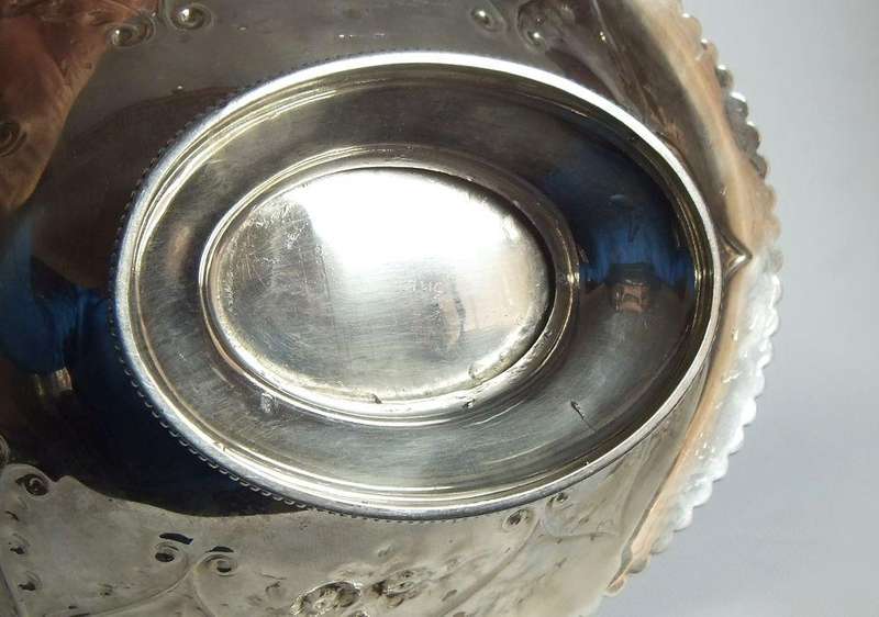 A BEAUTIFUL LARGE VICTORIAN ERA SILVERPLATE FRUIT BASKET IN GREAT CONDITION !! NO TARNISHING