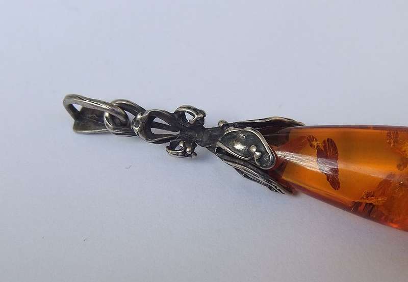 WOW !! A BEAUTIFUL VINTAGE GENUINE STERLING SILVER AND BALTIC AMBER PENDANT !! ART NOUVEAU STYLE !!