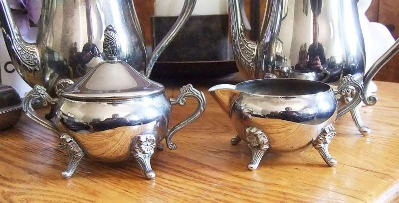 A CLASSY VINTAGE SILVERPLATE TEA SET - 2 TEA POTS , MILK JUG , SUGAR BOWL AND BUTTER DISH !! WOW !!