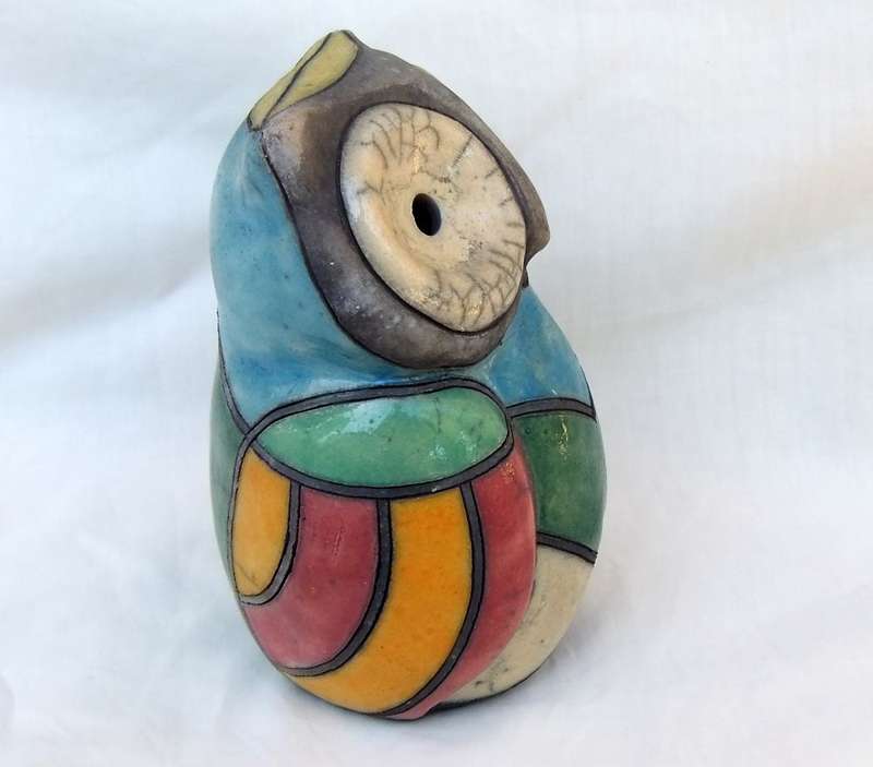 WOW !! A SUPERB VINTAGE HAND MADE AND HAND PAINTED SOUTH AFRICAN RAKU POTTERY OWL FIGURE !!