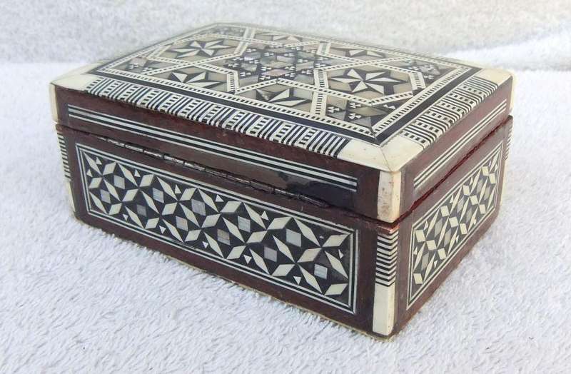 AN OLD MOTHER OF PEARL AND BONE INLAID WOODEN TRINKET BOX