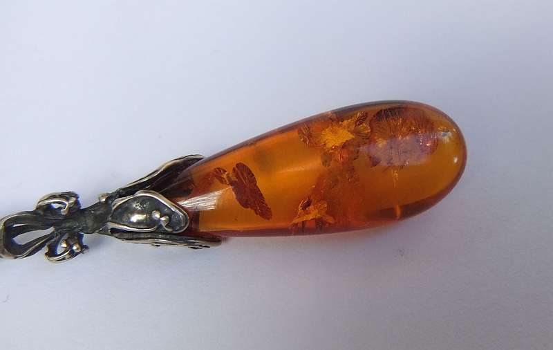 WOW !! A BEAUTIFUL VINTAGE GENUINE STERLING SILVER AND BALTIC AMBER PENDANT !! ART NOUVEAU STYLE !!