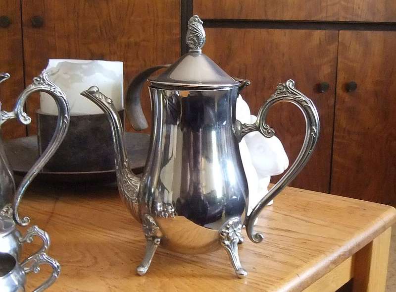 A CLASSY VINTAGE SILVERPLATE TEA SET - 2 TEA POTS , MILK JUG , SUGAR BOWL AND BUTTER DISH !! WOW !!