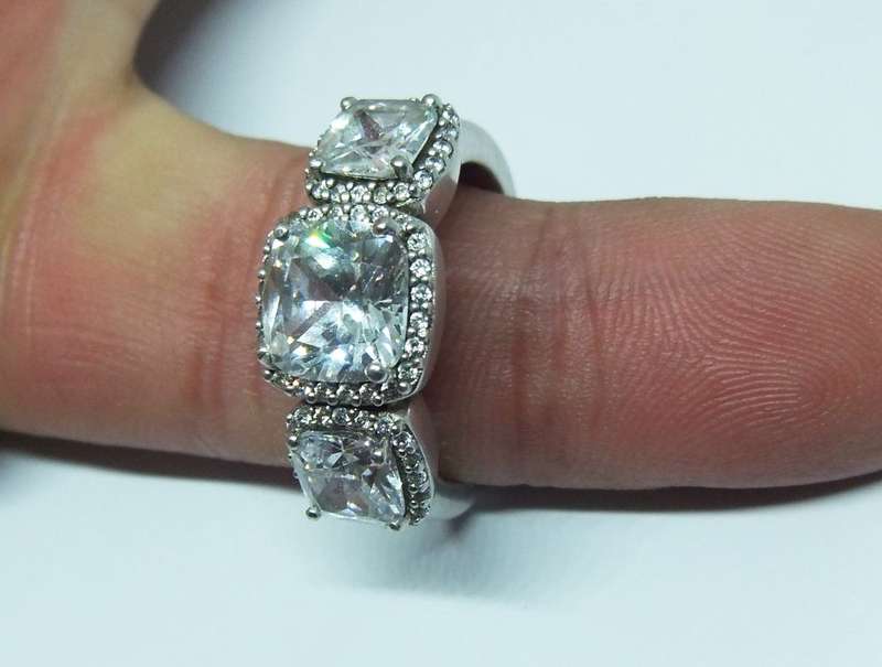 A GORGEOUS SOLID STERLING SILVER DESIGNER RING WITH FACETED INSETS BY TI SENTO- VALUE OVER 120 EURO