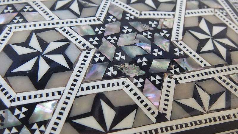 AN OLD MOTHER OF PEARL AND BONE INLAID WOODEN TRINKET BOX