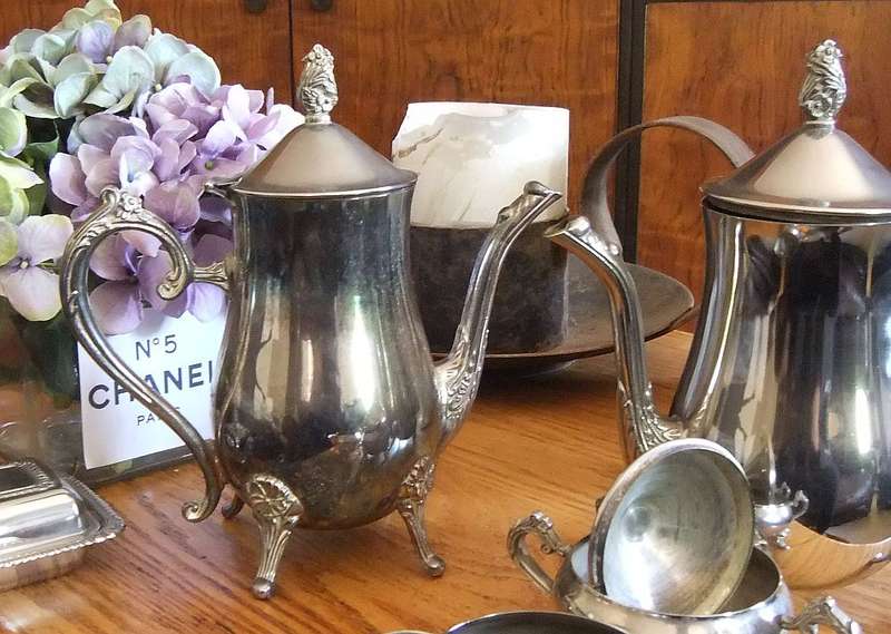 A CLASSY VINTAGE SILVERPLATE TEA SET - 2 TEA POTS , MILK JUG , SUGAR BOWL AND BUTTER DISH !! WOW !!