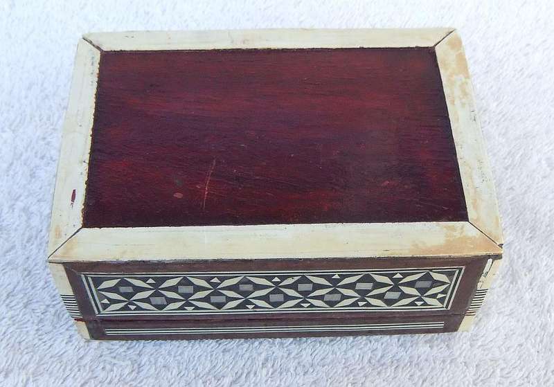 AN OLD MOTHER OF PEARL AND BONE INLAID WOODEN TRINKET BOX