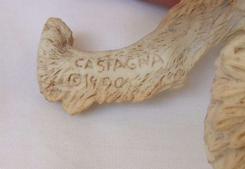 AN ALMOST LIFE LIKE VINTAGE LABRADOR FIGURINE BY CASTAGNA OF ITALY DATED 1990 WITH ORIGINAL BOX