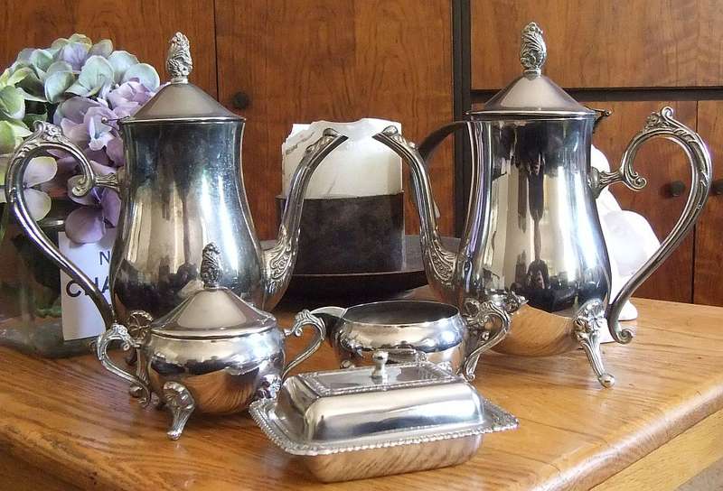 A CLASSY VINTAGE SILVERPLATE TEA SET - 2 TEA POTS , MILK JUG , SUGAR BOWL AND BUTTER DISH !! WOW !!