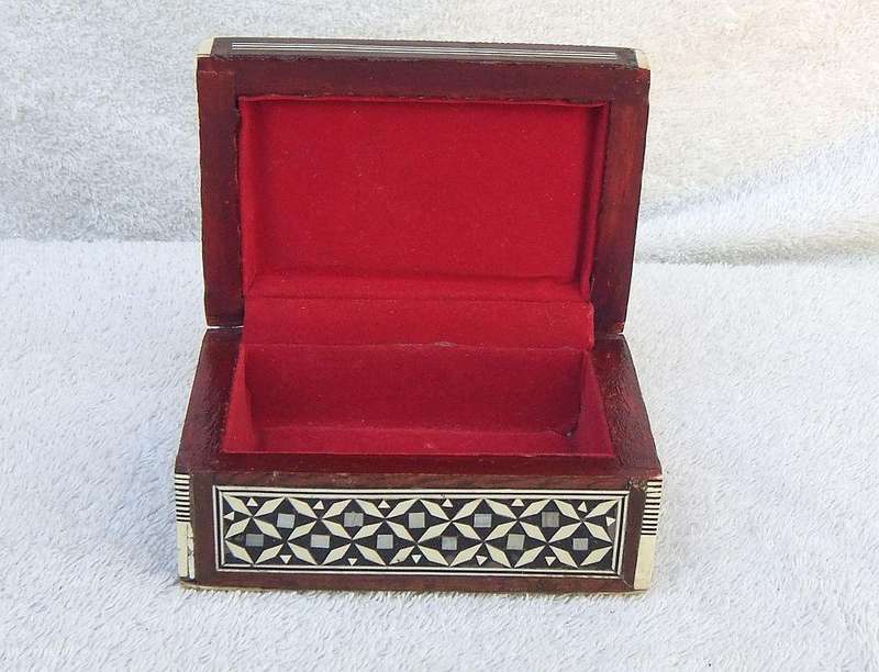 AN OLD MOTHER OF PEARL AND BONE INLAID WOODEN TRINKET BOX