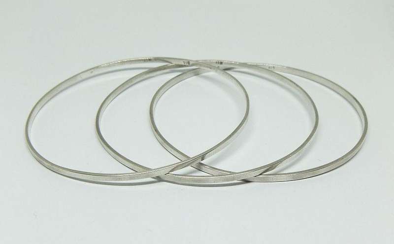 TRIPLE DEAL !! THREE VINTAGE SOLID STERLING SILVER BANGLES IN GOOD CONDITION !! MUST HAVE !!