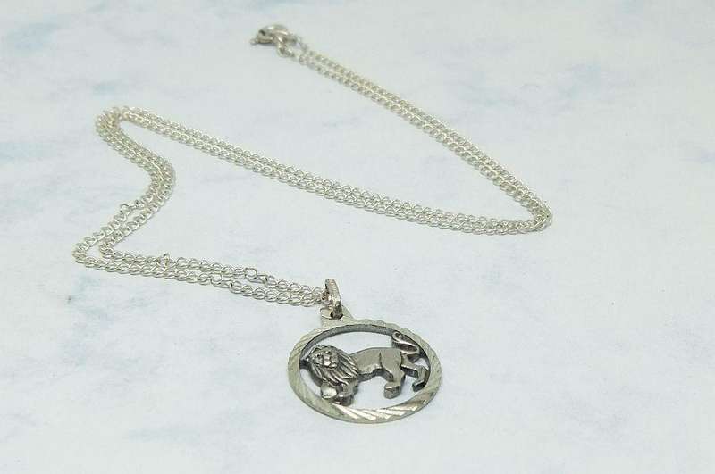 A BRAND NEW STERLING SILVER NECKLACE WITH A VINTAGE STERLING SILVER LION PENDANT MADE IN GERMANY
