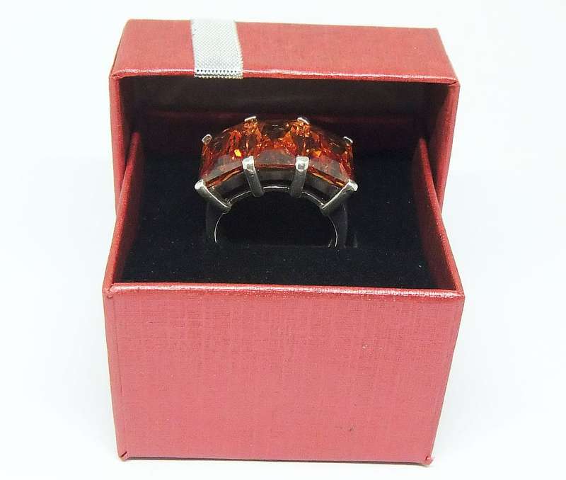 A BIG HEAVY SOLID STERLING SILVER RING SET WITH 3 LARGE FACETED ORANGE CZ STONES PLUS FREE GIFT BOX