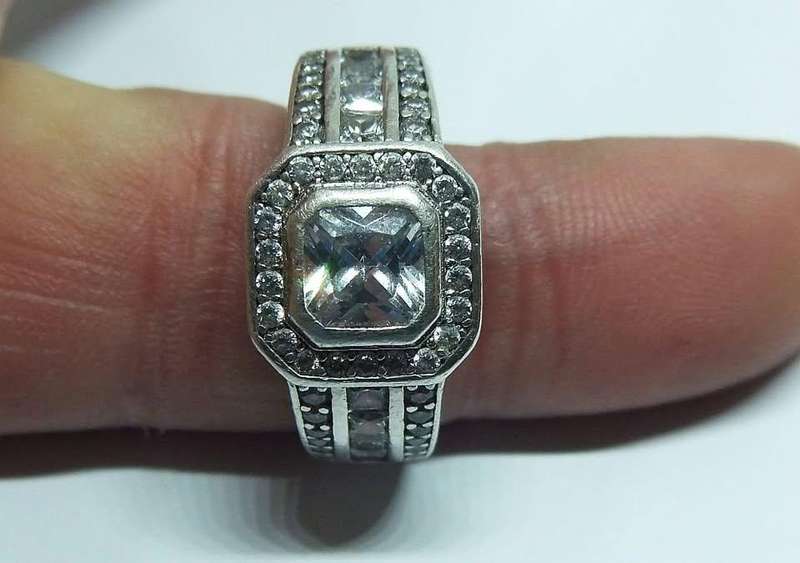 A CLASSY SOLID STERLING SILVER RING SET WITH MORE THAN 50 FACETED CZ STONES IN EXCELLENT CONDITION
