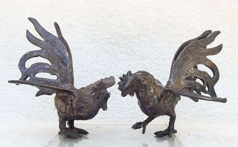 WOW !! AN AMAZING OLD SET OF METAL " FIGHTING COCKS " ORNAMENTS WITH A BEAUTIFUL OXIDIZED PATINA !!
