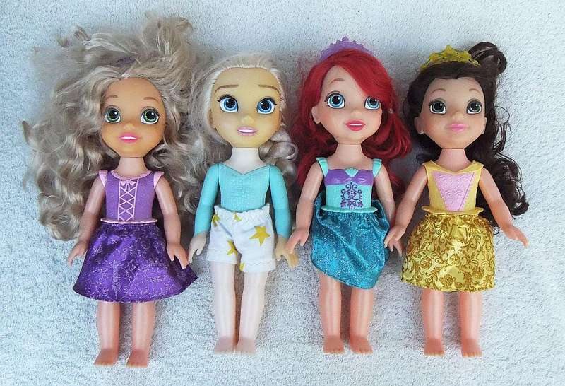 TOO SWEET !! FOUR GENUINE HIGH QUALITY DISNEY DOLLS FROM THE MOVIE ""FROZEN"" !! GREAT CONDITION !!