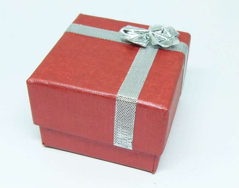 A BIG HEAVY SOLID STERLING SILVER RING SET WITH 3 LARGE FACETED ORANGE CZ STONES PLUS FREE GIFT BOX