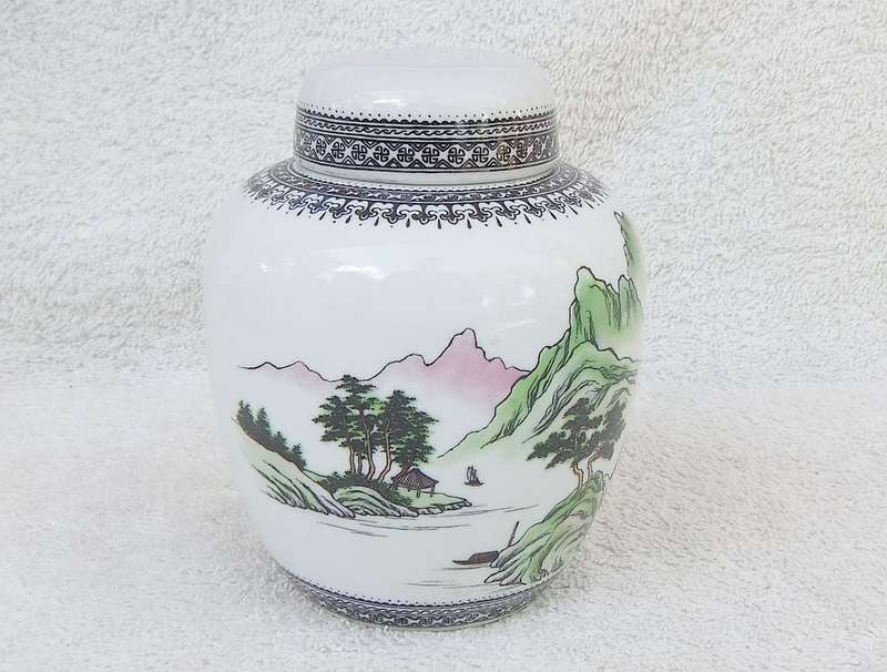 Vintage Chinese Porcelain Ginger Jar with Detailed Design