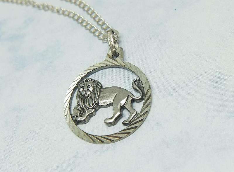 A BRAND NEW STERLING SILVER NECKLACE WITH A VINTAGE STERLING SILVER LION PENDANT MADE IN GERMANY