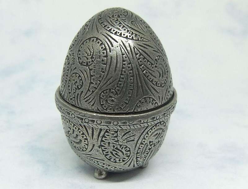 AN ADORABLE VINTAGE EGG SHAPED PEWTER TRINKET BOX WITH MAKERS STAMP ON BASE !! LOOKS IMPORTANT !!