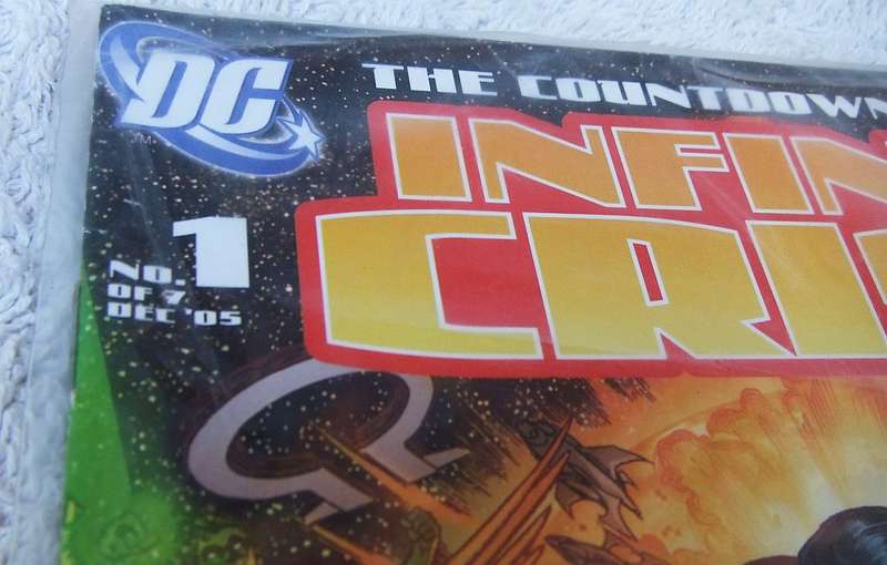 Infinite Crisis #1 (2005) - COMIC BOOK