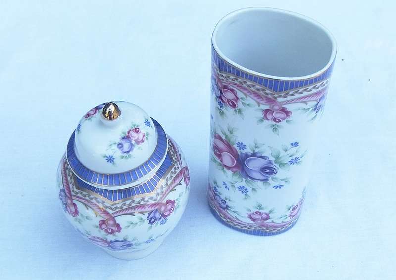 A BEAUTIFUL VINTAGE TRINKET JAR AND HOLDER DESIGNED BY PIERRE DUMAS FILS FOR LIMOGES FRANCE
