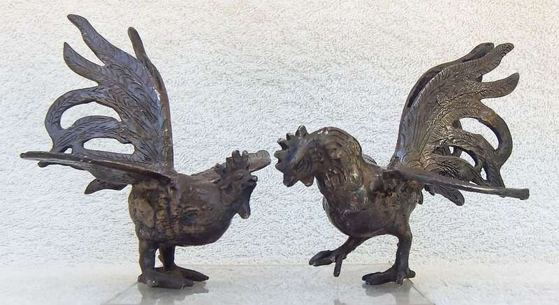 WOW !! AN AMAZING OLD SET OF METAL " FIGHTING COCKS " ORNAMENTS WITH A BEAUTIFUL OXIDIZED PATINA !!