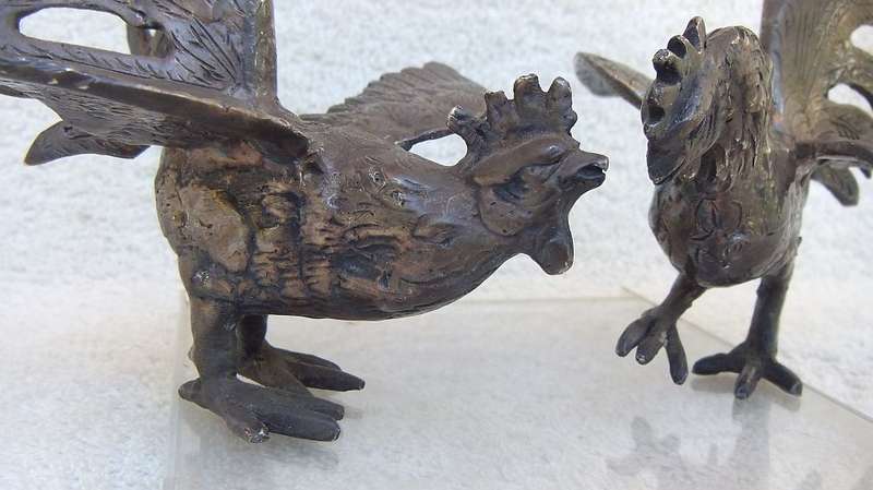 WOW !! AN AMAZING OLD SET OF METAL " FIGHTING COCKS " ORNAMENTS WITH A BEAUTIFUL OXIDIZED PATINA !!