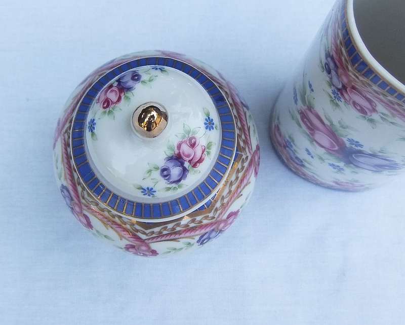 A BEAUTIFUL VINTAGE TRINKET JAR AND HOLDER DESIGNED BY PIERRE DUMAS FILS FOR LIMOGES FRANCE