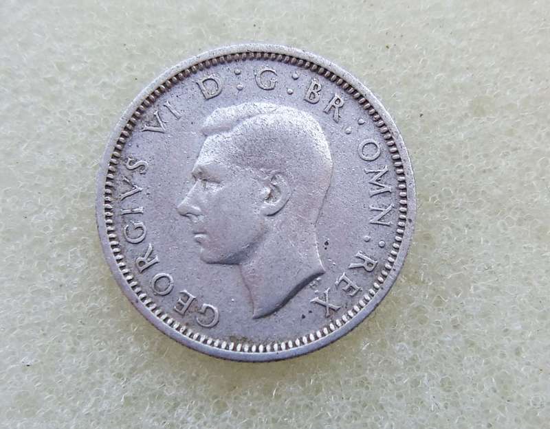 1944 BRITISH SIXPENCE COIN - "500" ( 50% SILVER )