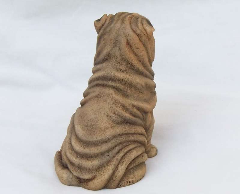 AN ADORABLE DETAILED VINTAGE SHAR-PEI FIGURINE BY CASTAGNA OF ITALY WITH ORIGINAL BOX DATED 1988