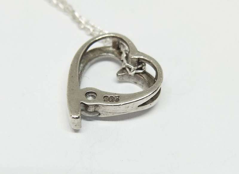 A CHARMING STERLING SILVER HEART PENDANT WITH FACETED INSET PLUS A STERLING SILVER NECKLACE !!