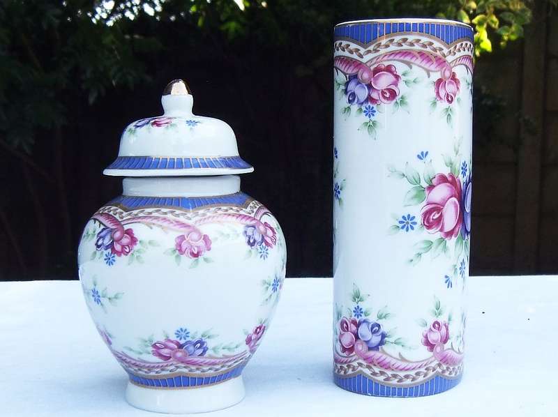 A BEAUTIFUL VINTAGE TRINKET JAR AND HOLDER DESIGNED BY PIERRE DUMAS FILS FOR LIMOGES FRANCE