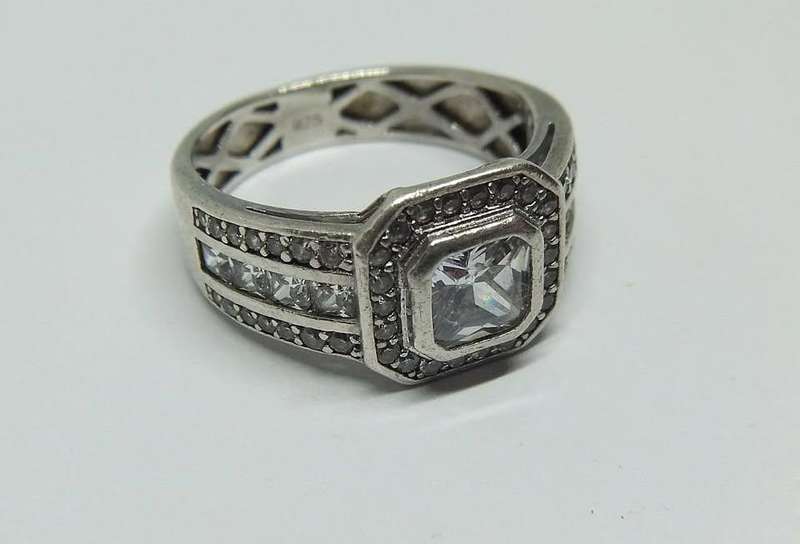 A CLASSY SOLID STERLING SILVER RING SET WITH MORE THAN 50 FACETED CZ STONES IN EXCELLENT CONDITION