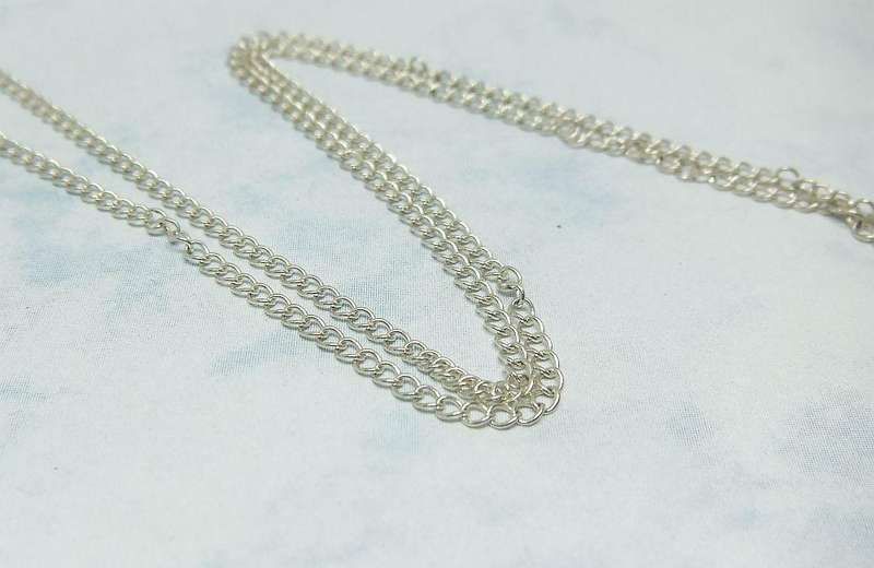 A BRAND NEW STERLING SILVER NECKLACE WITH A VINTAGE STERLING SILVER LION PENDANT MADE IN GERMANY
