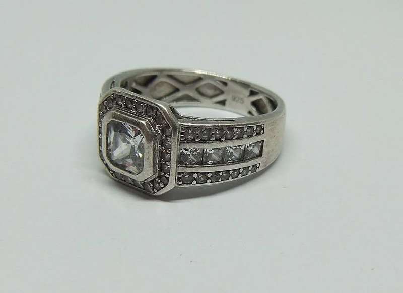 A CLASSY SOLID STERLING SILVER RING SET WITH MORE THAN 50 FACETED CZ STONES IN EXCELLENT CONDITION