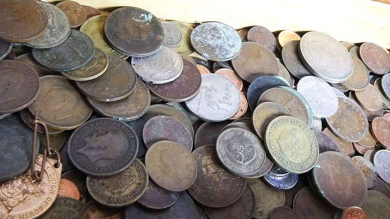 COOL FIND !! OVER 300 COINS FROM THE 1800`S ONWARD PLUS 11 OLD NOTES , A MEDALLION AND MORE ....