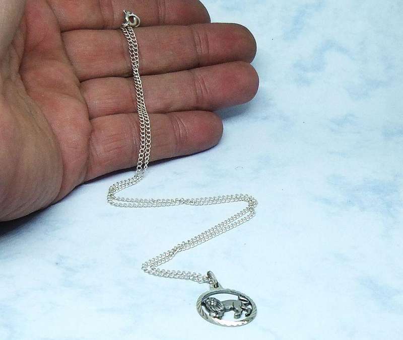 A BRAND NEW STERLING SILVER NECKLACE WITH A VINTAGE STERLING SILVER LION PENDANT MADE IN GERMANY