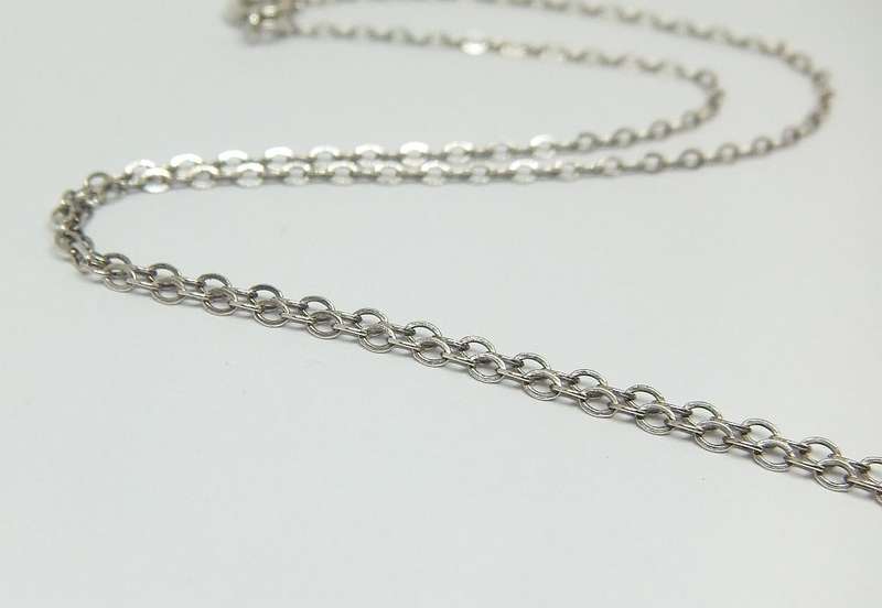 A VINTAGE STERLING SILVER NECKLACE WITH A BEAUTIFUL ENAMELED STERLING SILVER BUTTERFLY PENDANT