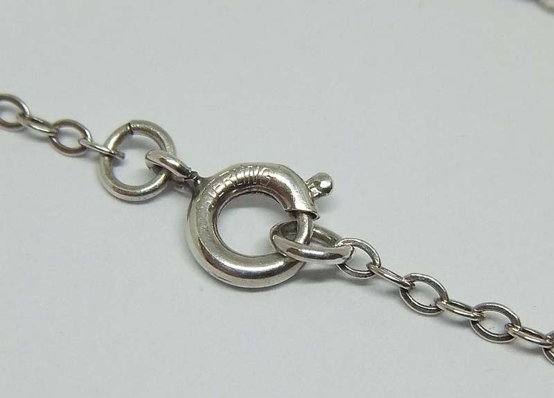 A VINTAGE STERLING SILVER NECKLACE WITH A BEAUTIFUL ENAMELED STERLING SILVER BUTTERFLY PENDANT